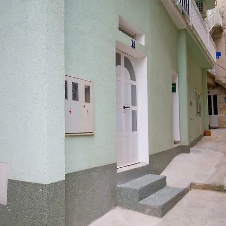 Diki Gostinjska kuća 3*