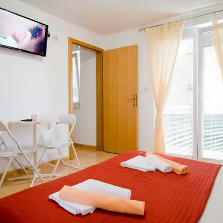 Diki Гостевой дом Макарска