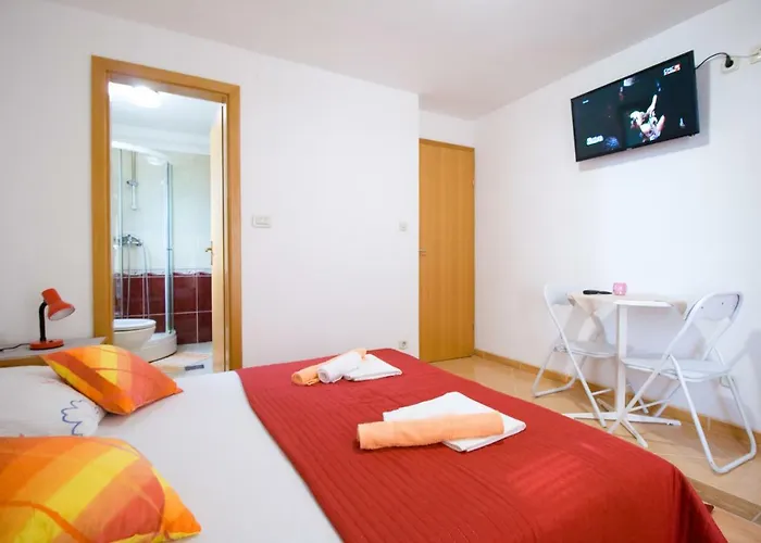 Diki Gostinjska kuća 3*